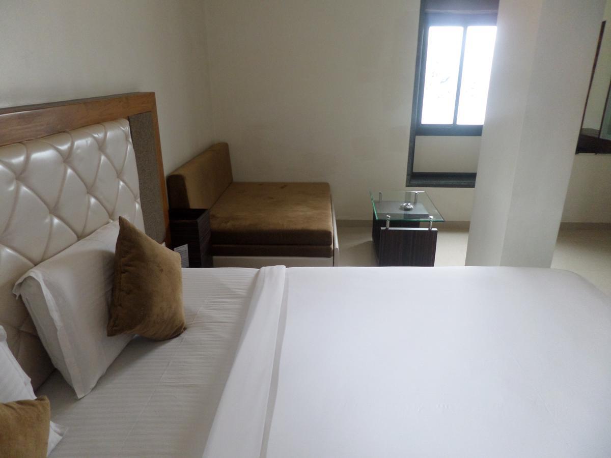 Hotel Raj Palace Ahmednagar Zewnętrze zdjęcie