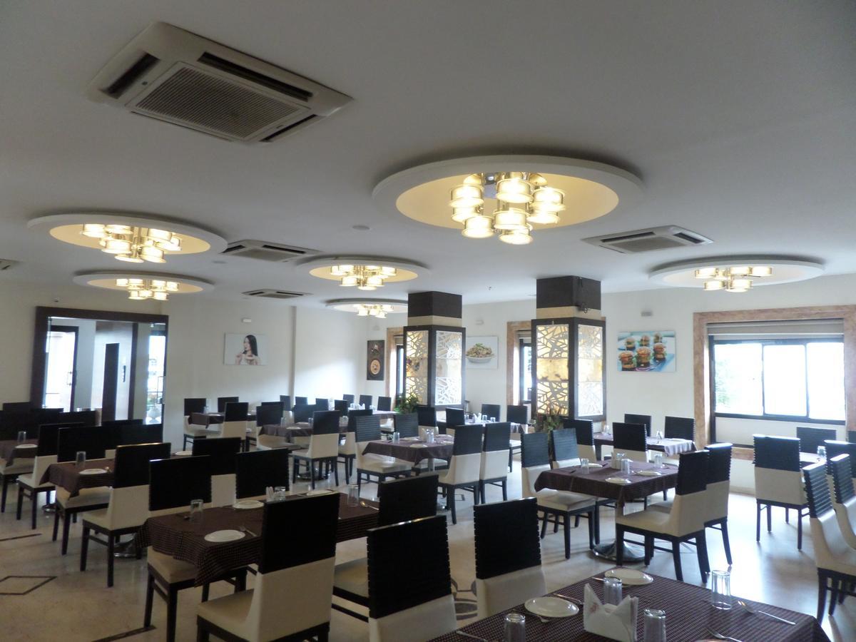 Hotel Raj Palace Ahmednagar Zewnętrze zdjęcie