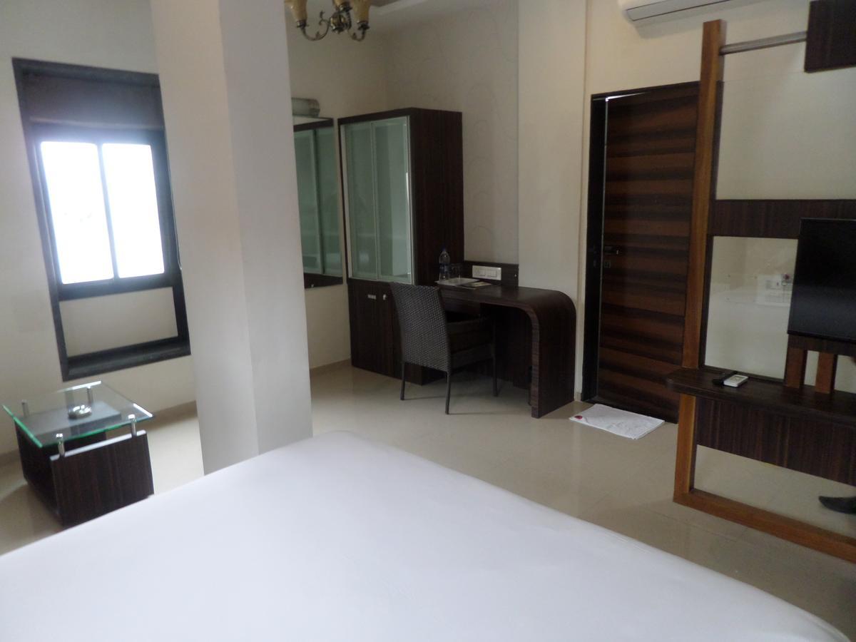 Hotel Raj Palace Ahmednagar Zewnętrze zdjęcie