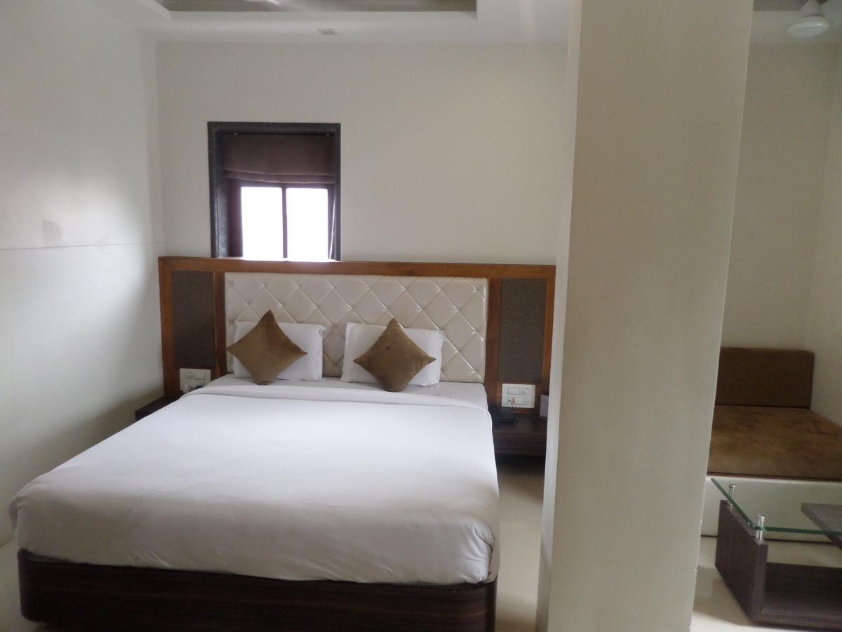 Hotel Raj Palace Ahmednagar Zewnętrze zdjęcie
