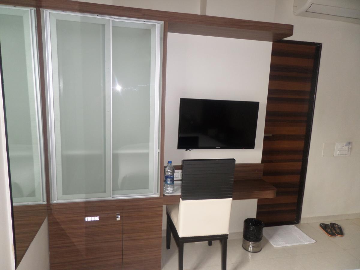Hotel Raj Palace Ahmednagar Zewnętrze zdjęcie