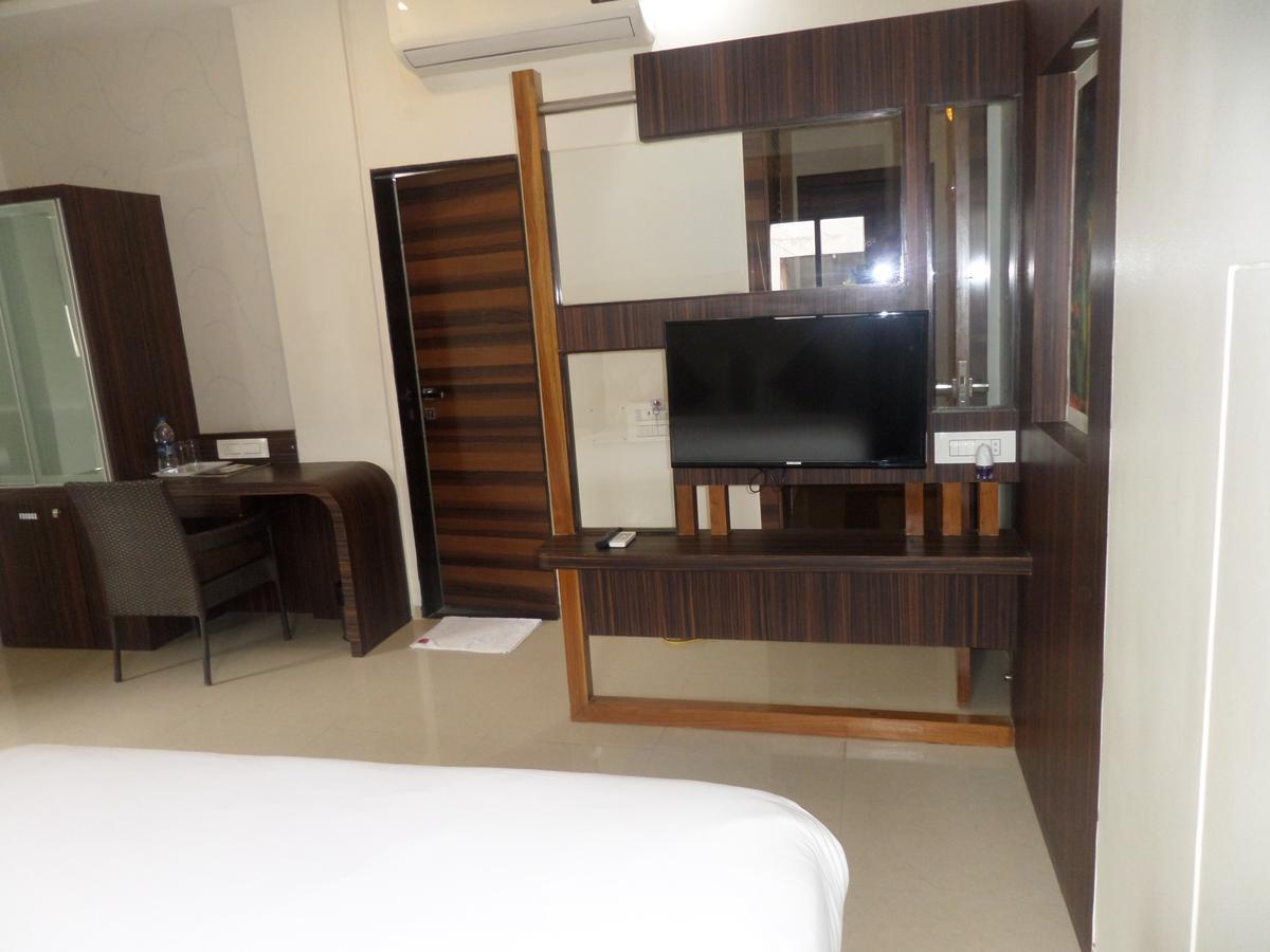 Hotel Raj Palace Ahmednagar Zewnętrze zdjęcie