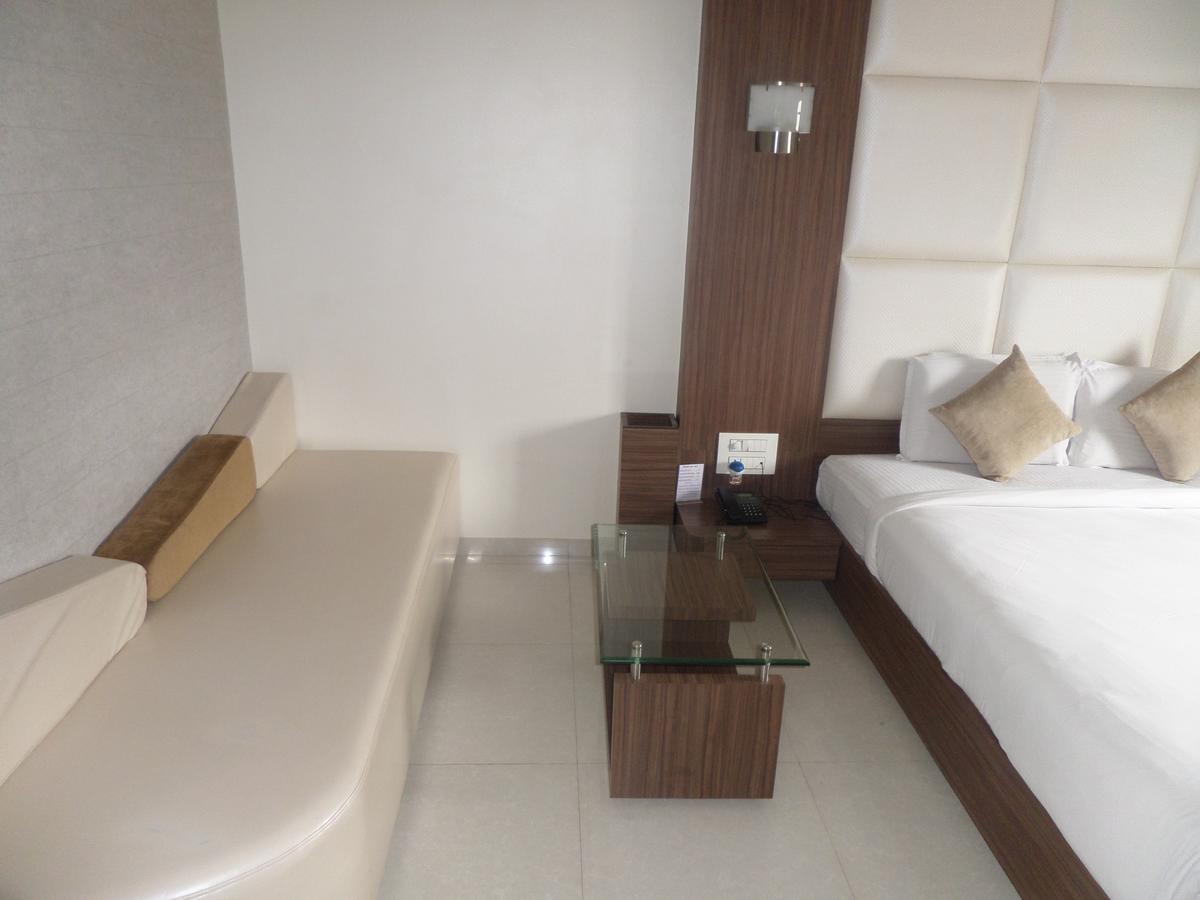 Hotel Raj Palace Ahmednagar Zewnętrze zdjęcie