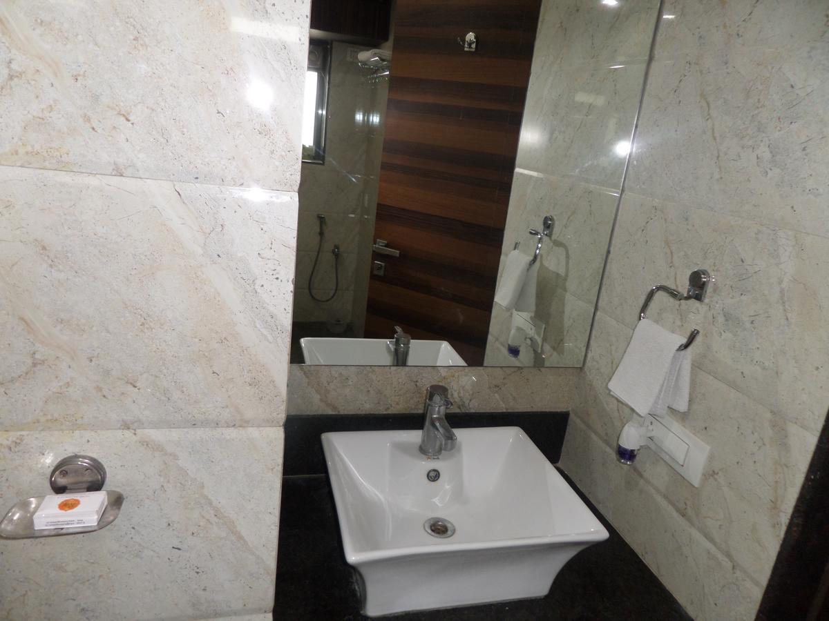 Hotel Raj Palace Ahmednagar Zewnętrze zdjęcie