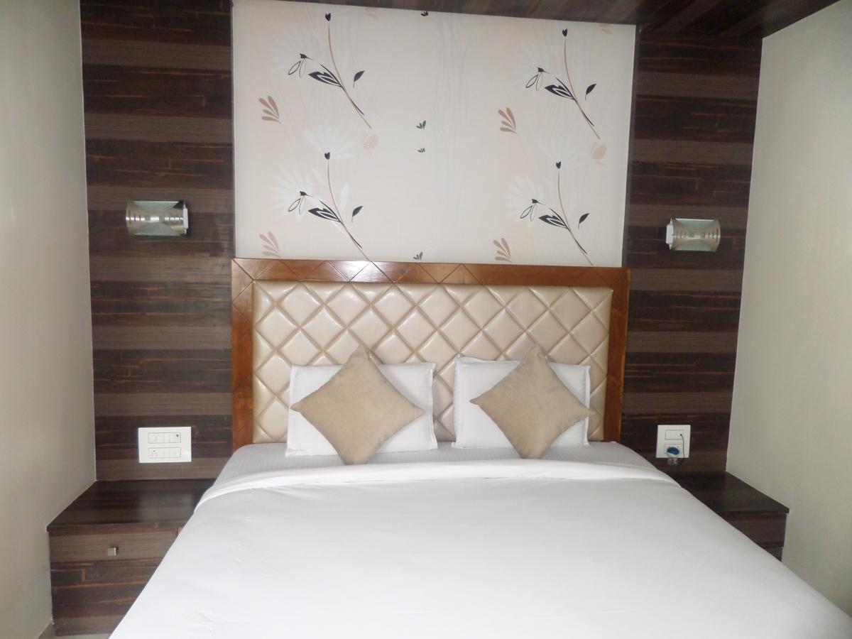 Hotel Raj Palace Ahmednagar Zewnętrze zdjęcie