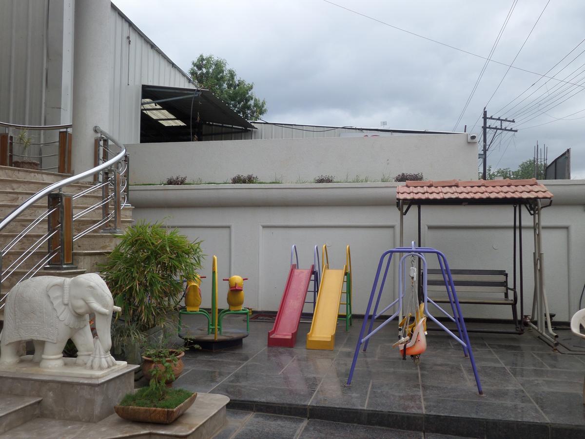 Hotel Raj Palace Ahmednagar Zewnętrze zdjęcie