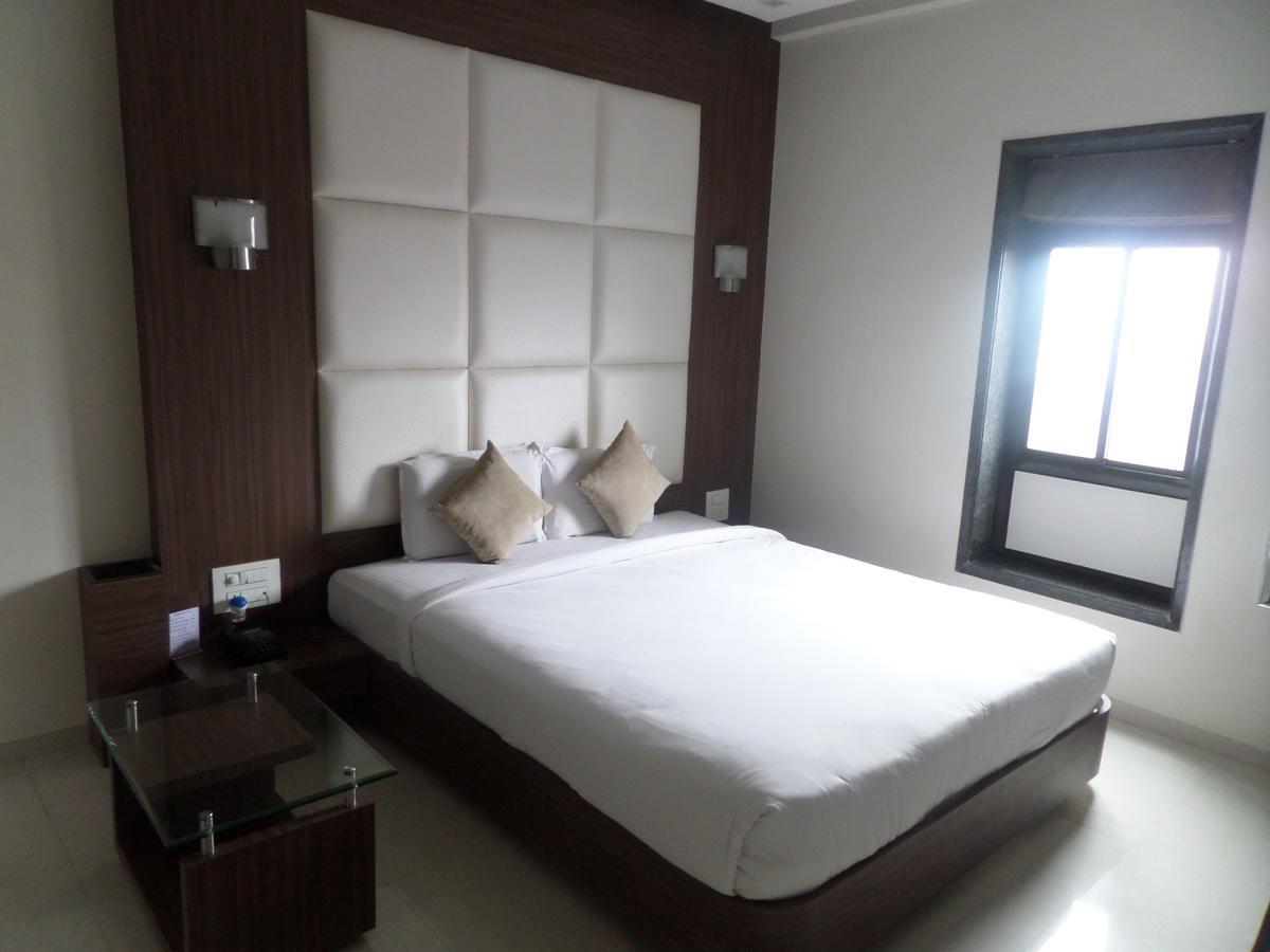 Hotel Raj Palace Ahmednagar Zewnętrze zdjęcie