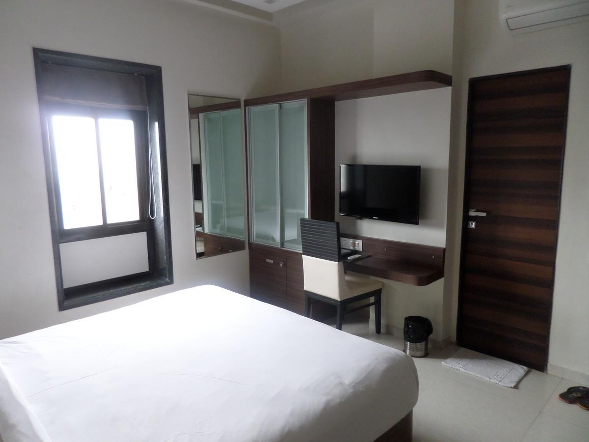 Hotel Raj Palace Ahmednagar Zewnętrze zdjęcie