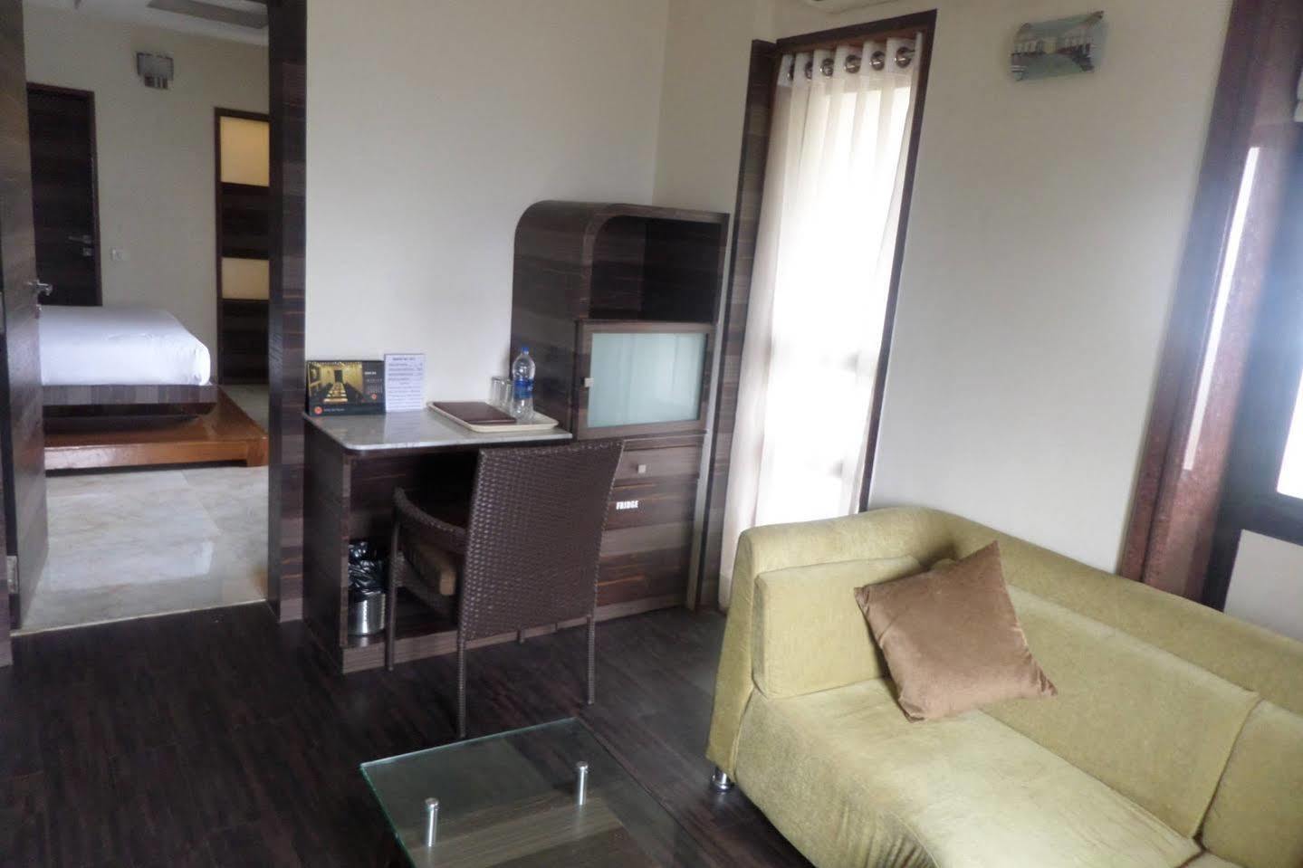 Hotel Raj Palace Ahmednagar Zewnętrze zdjęcie