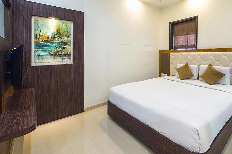Hotel Raj Palace Ahmednagar Zewnętrze zdjęcie