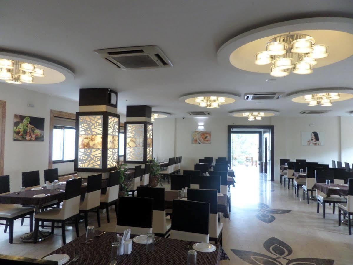 Hotel Raj Palace Ahmednagar Zewnętrze zdjęcie