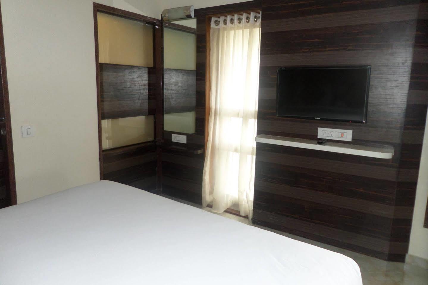 Hotel Raj Palace Ahmednagar Zewnętrze zdjęcie