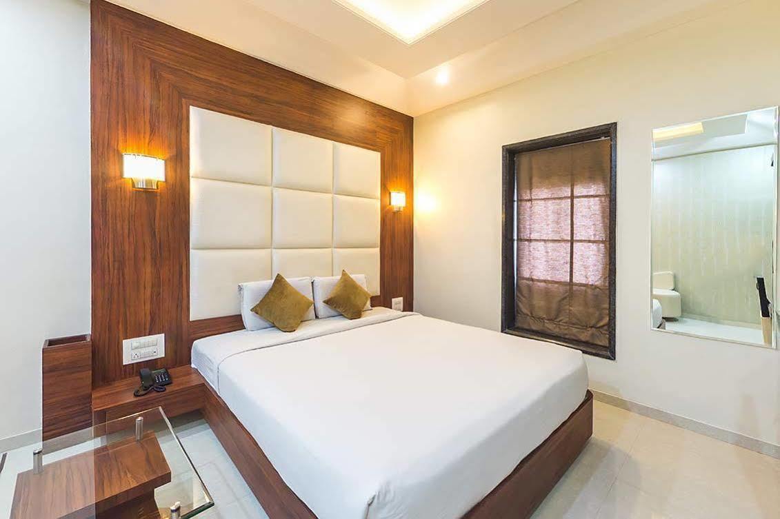 Hotel Raj Palace Ahmednagar Zewnętrze zdjęcie