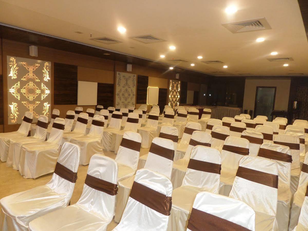 Hotel Raj Palace Ahmednagar Zewnętrze zdjęcie